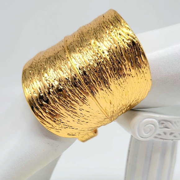 Yves Saint Laurent Paris HEAVY RARE Chunky Wide Gold Leaf Cuff Bracelet - Picture 7 of 11